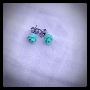Mint 🌹 Rose bud earrings